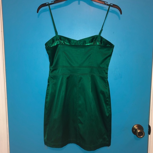 Sexy Body Con Emerald Mini Dress by Forever 21 - Picture 2 of 9